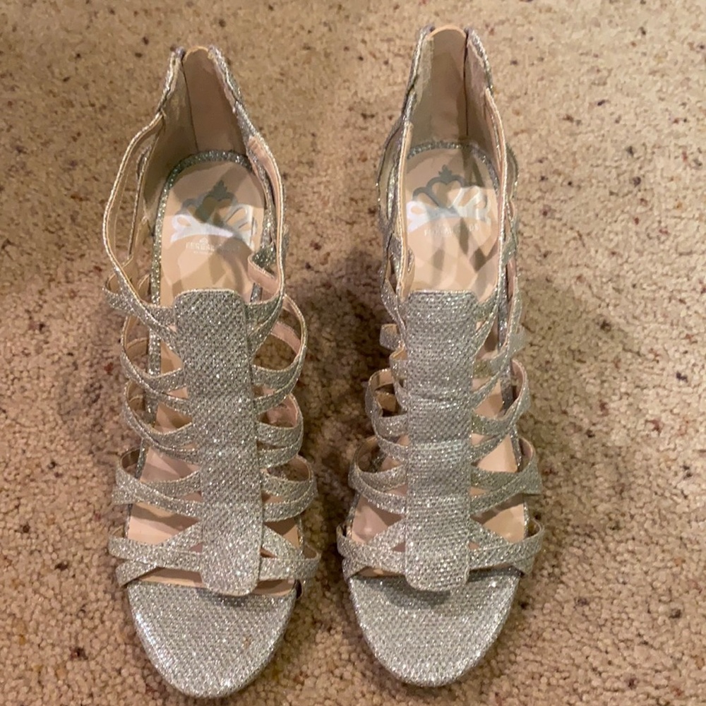 🎉HP🎉 Silver Sparkle Stilettos